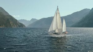 SV Porpoise sailing, rates page